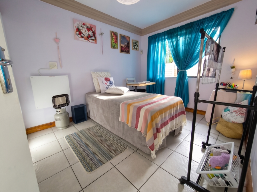 6 Bedroom Property for Sale in Struisbaai Western Cape